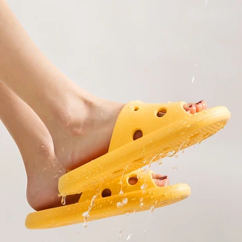 Женские домашние сырные тапочки для ванной комнаты Легкие протекающие пляжные шлепанцы Нескользящие водные туфли для плавания в бассейне
